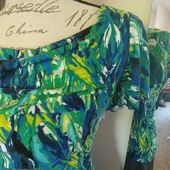 Floral blouse with gathered sides💜 - Picture 4 of 4